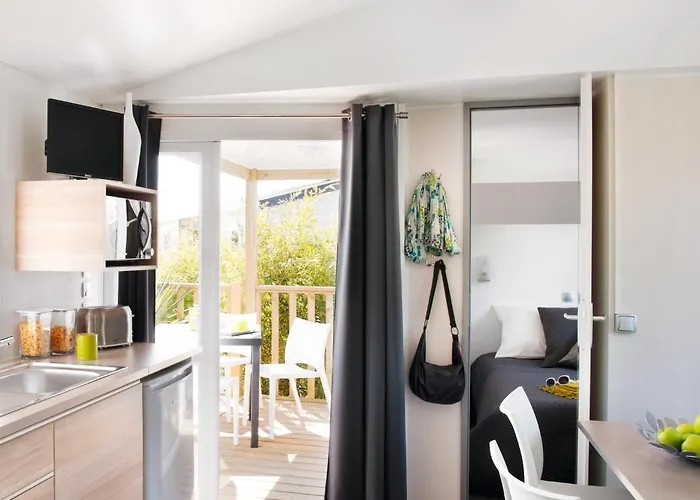 Κάμπινγκ Paris Beau Village 3*